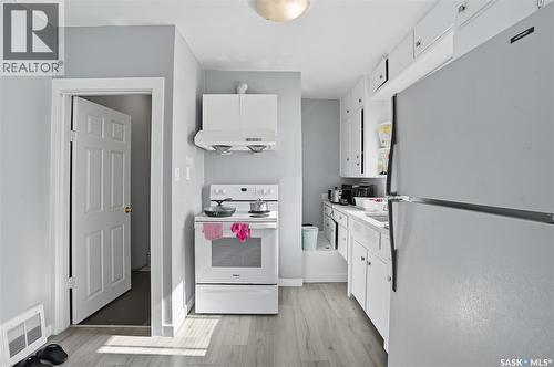 114 E Avenue S, Saskatoon, SK - Indoor Photo Showing Kitchen