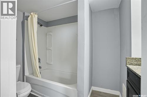 114 E Avenue S, Saskatoon, SK - Indoor Photo Showing Bathroom