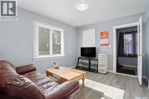 114 E Avenue S, Saskatoon, SK - Indoor Photo Showing Living Room