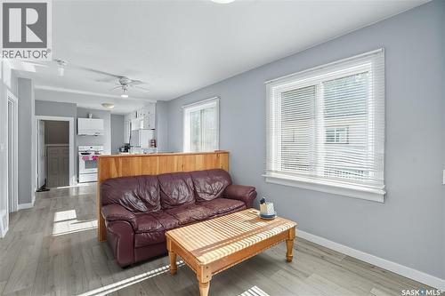 114 E Avenue S, Saskatoon, SK - Indoor Photo Showing Living Room