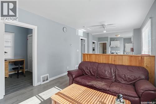 114 E Avenue S, Saskatoon, SK - Indoor Photo Showing Living Room