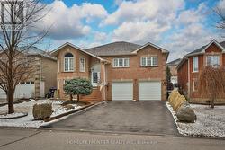 30 SAINT AVENUE  Bradford West Gwillimbury, ON L3Z 3E6