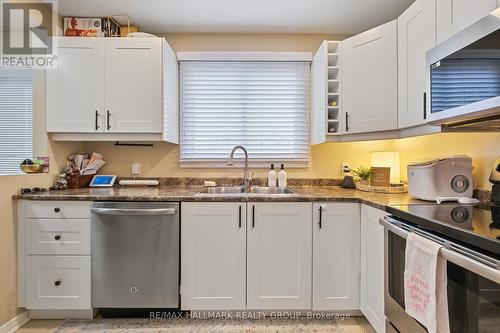 119 Teal Crescent, Ottawa, ON - Indoor Photo Showing Kitchen With Double Sink