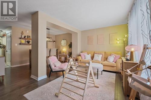 119 Teal Crescent, Ottawa, ON - Indoor Photo Showing Living Room