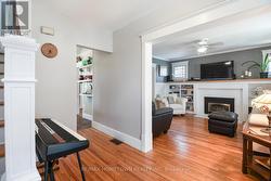 spacious foyer - 