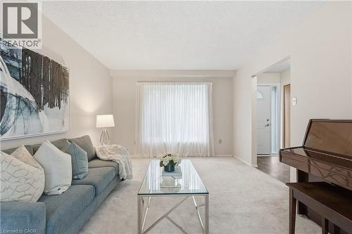28 Bacall Crescent, Hamilton, ON - Indoor Photo Showing Living Room