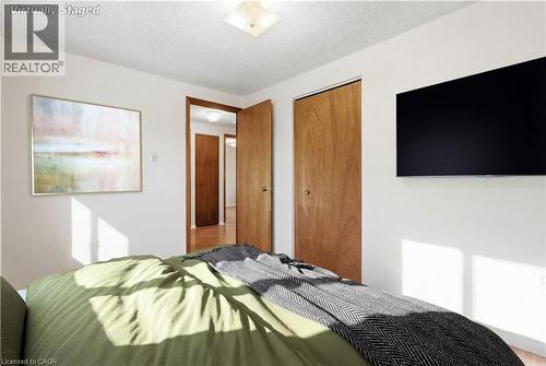 28 Bacall Crescent, Hamilton, ON - Indoor Photo Showing Bedroom