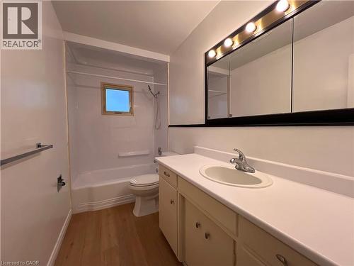 148 Siebert Avenue Unit# Upper, Kitchener, ON - Indoor Photo Showing Bathroom