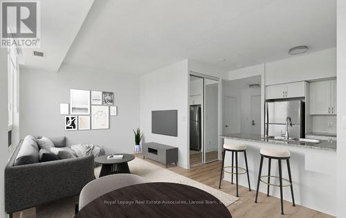 3701 - 208 ENFIELD PLACE  Mississauga, ON L5B 0G8