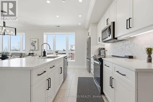 310 - 1560 Upper West Avenue, London South (South B), ON - Indoor Photo Showing Kitchen With Upgraded Kitchen