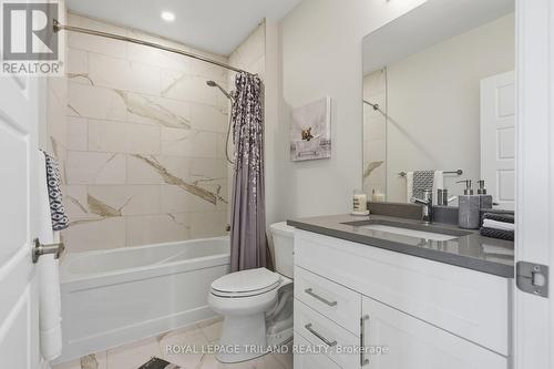 310 - 1560 Upper West Avenue, London South (South B), ON - Indoor Photo Showing Bathroom