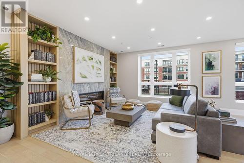 310 - 1560 Upper West Avenue, London South (South B), ON - Indoor Photo Showing Living Room