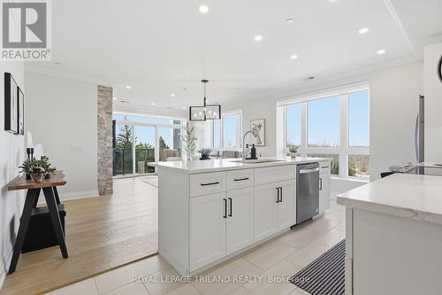 310 - 1560 Upper West Avenue, London South (South B), ON - Indoor Photo Showing Kitchen With Upgraded Kitchen