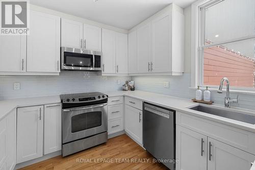 433 Dawson Avenue, Ottawa, ON - Indoor Photo Showing Kitchen