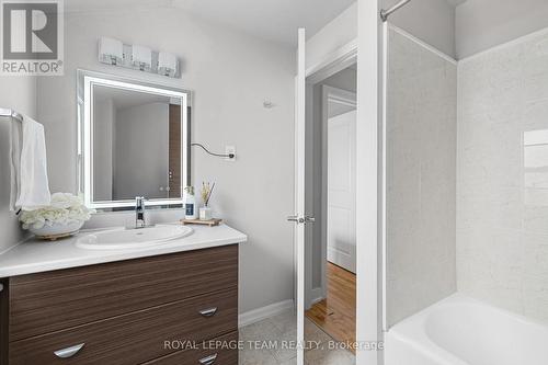 433 Dawson Avenue, Ottawa, ON - Indoor Photo Showing Bathroom