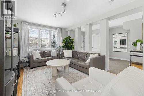 433 Dawson Avenue, Ottawa, ON - Indoor Photo Showing Living Room