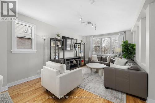 433 Dawson Avenue, Ottawa, ON - Indoor Photo Showing Living Room