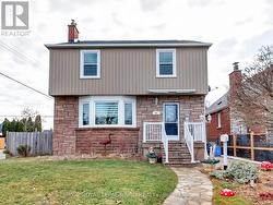 91 WEIR STREET S  Hamilton, ON L8K 3A8