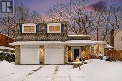 10 OAKHURST CRESCENT  Ottawa, ON K1B 4A6