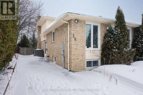 38 OAKDALE ROAD  North Bay (College Heights), ON P1B 8Y8
