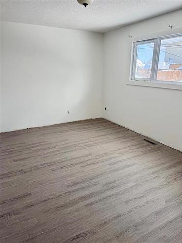 95 Char Bay, Thompson, MB - Indoor Photo Showing Other Room