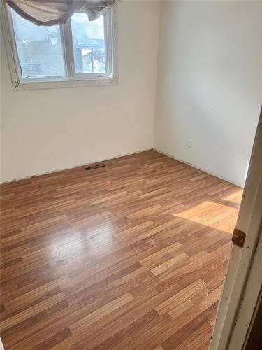 95 Char Bay, Thompson, MB - Indoor Photo Showing Other Room