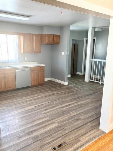 95 Char Bay, Thompson, MB - Indoor