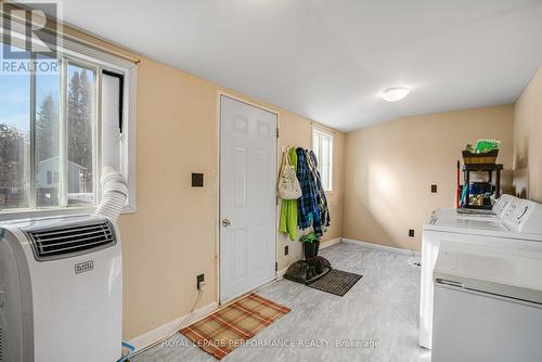 2082 Sandy Hill Road, Champlain, ON - Indoor Photo Showing Laundry Room