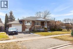 972 FOURTH Street  Mississauga, ON L5E 1J9