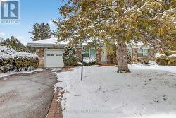 825 KILLEEN AVENUE  Ottawa, ON K2A 2X8