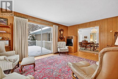 825 Killeen Avenue, Ottawa, ON - Indoor Photo Showing Living Room