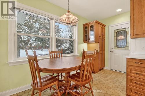 825 Killeen Avenue, Ottawa, ON - Indoor Photo Showing Dining Room