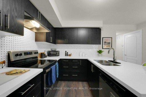 2613-1 Gable Hurst Way, Markham, ON - Indoor Photo Showing Kitchen With Double Sink With Upgraded Kitchen