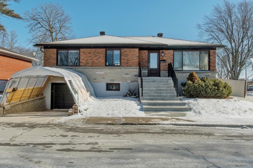 1479 Rue Louis  Laval (Chomedey), QC H7W 3B5