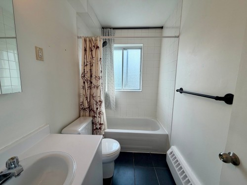 Bathroom - 8-658 Av. Mercille, Saint-Lambert, QC - Indoor Photo Showing Bathroom