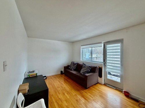 Living Room - 8-658 Av. Mercille, Saint-Lambert, QC - Indoor