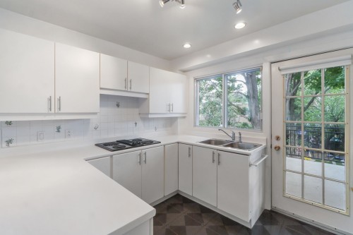 Kitchen - 9227 Av. Vincent-Quiblier, Montréal (Ahuntsic-Cartierville), QC - Indoor Photo Showing Kitchen With Double Sink