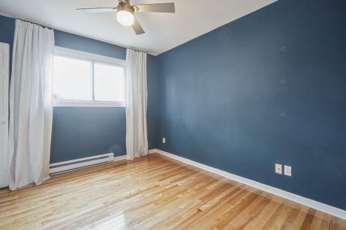 Bedroom - 9227 Av. Vincent-Quiblier, Montréal (Ahuntsic-Cartierville), QC - Indoor Photo Showing Other Room