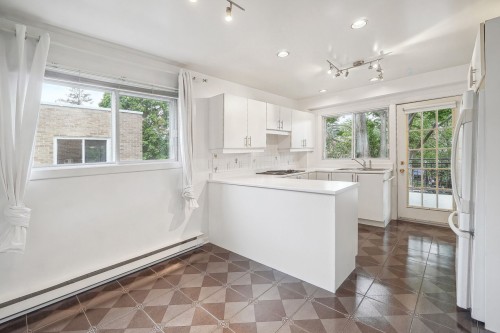 Dining Room - 9227 Av. Vincent-Quiblier, Montréal (Ahuntsic-Cartierville), QC - Indoor Photo Showing Kitchen