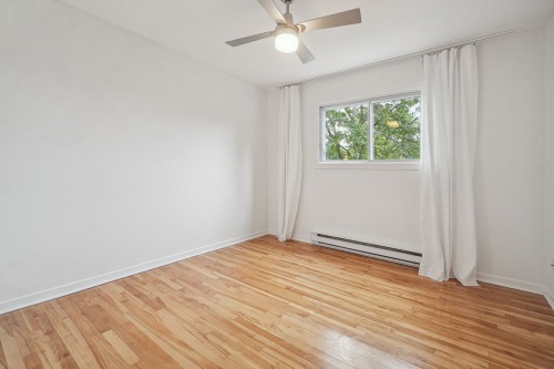 Bedroom - 9227 Av. Vincent-Quiblier, Montréal (Ahuntsic-Cartierville), QC - Indoor Photo Showing Other Room