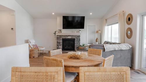 107 18Th Street, Cranbrook, BC - Indoor With Fireplace
