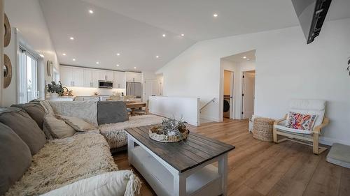 107 18Th Street, Cranbrook, BC - Indoor Photo Showing Living Room