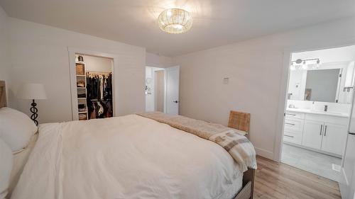 107 18Th Street, Cranbrook, BC - Indoor Photo Showing Bedroom