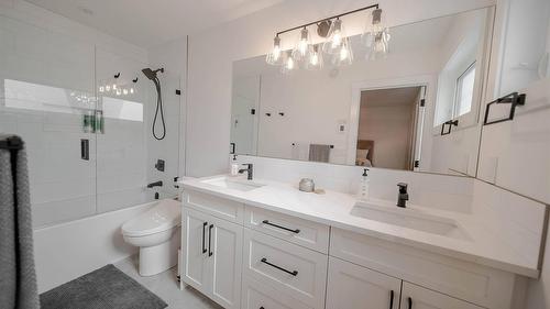 107 18Th Street, Cranbrook, BC - Indoor Photo Showing Bathroom