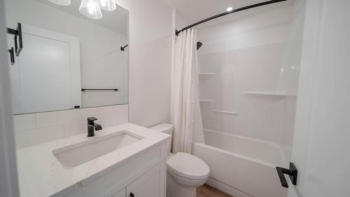107 18Th Street, Cranbrook, BC - Indoor Photo Showing Bathroom