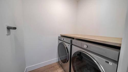 107 18Th Street, Cranbrook, BC - Indoor Photo Showing Laundry Room