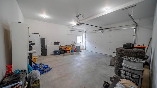 107 18Th Street, Cranbrook, BC - Indoor Photo Showing Garage