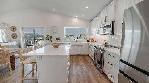 107 18Th Street, Cranbrook, BC - Indoor Photo Showing Kitchen With Upgraded Kitchen