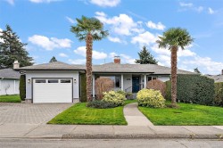 2861 Eastdowne Rd Oak Bay, BC V8R 5R7