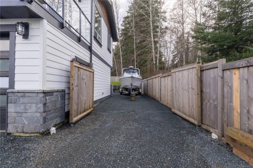 4306 Eva Rd, Bowser, BC 